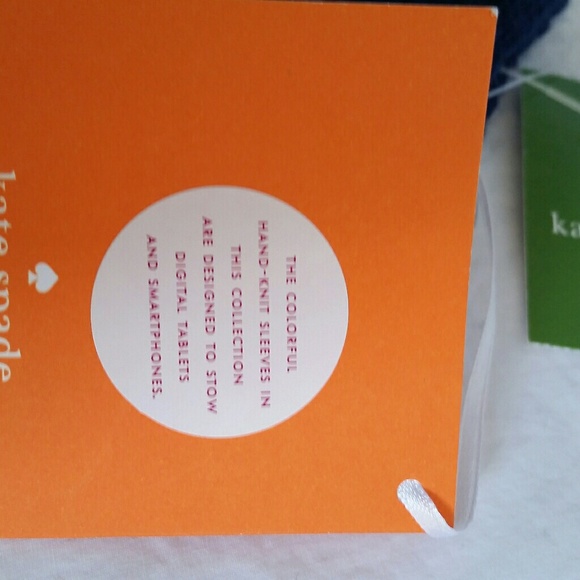 Kate Spade hand knit cellphone case "hand in hand" - Picture 8 of 13